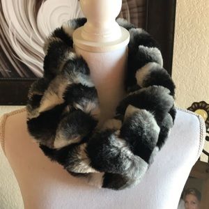 NWOT Neck Warmer Black/Grey/White